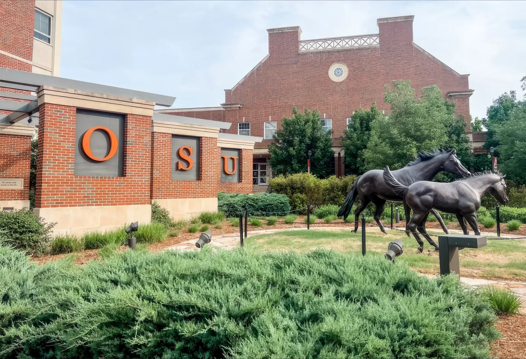 enterance.jpg image of the south enterance to the student union