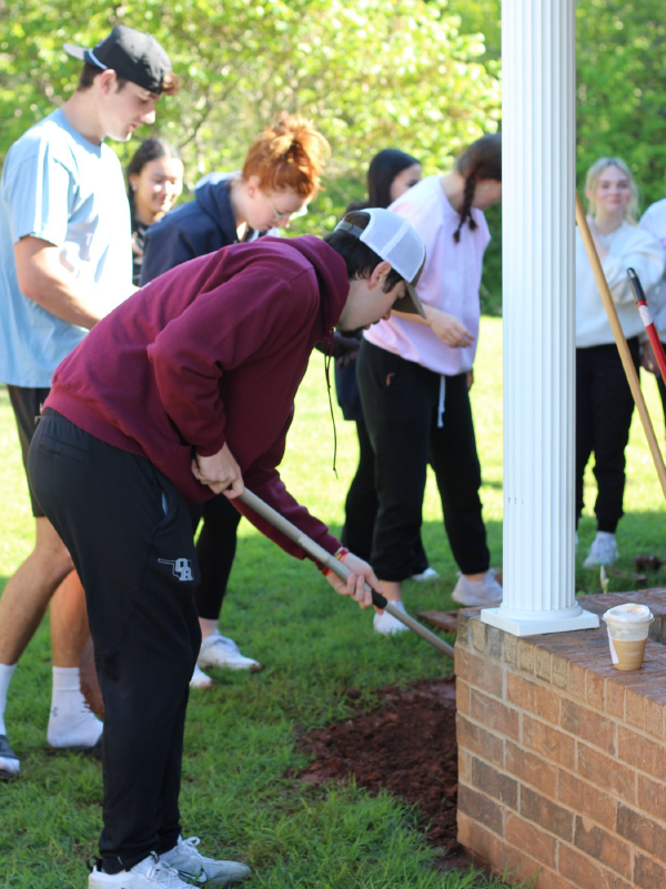 Student volunteers helping with lawn work